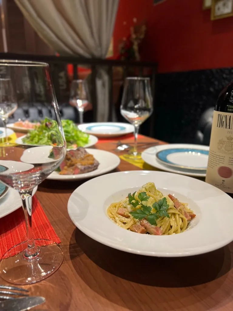 Dining bar HerLock 店内・料理の雰囲気
